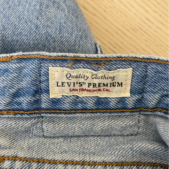 Levi’s 501 High Rise Short in Fault Line - Picture 5 of 8